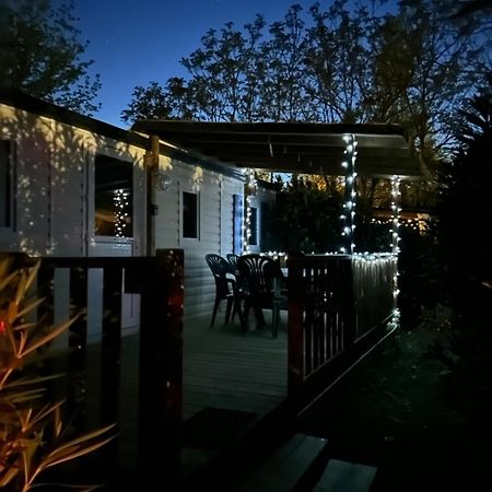 Mobil-Home Au Pied Du Luberon Ла Рок д'Онтерон Екстериор снимка
